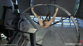 Pigtailed solo brunette Latina babe Sara Luvv stript lingerie naar kousen en neukt vervolgens machine en krijgt intense orgasmes in verschillende posities