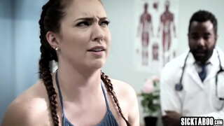 Hot babe Maddy O Reilly patika stingro vāverīti drāž