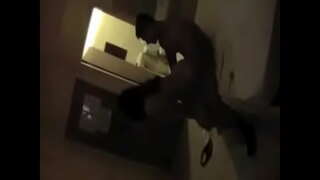 Muž rogonja ploče dok je stavio kurac u tvojoj ženi pt1.