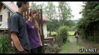 Die babe spreidt benen wijd open