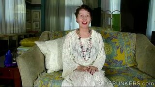 Kinky کی عمر نوجوان لڑکے fucks اس تنگ چھوٹی گدی کے لئے آپ