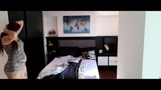 Mae fy ngwraig, pan fyddaf yn mynd i&#039;r gwaith