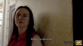 TUTOR4K. مرد گفت: معلم او باید گسترش پاها برای گرفتن برخی از پول برای درس